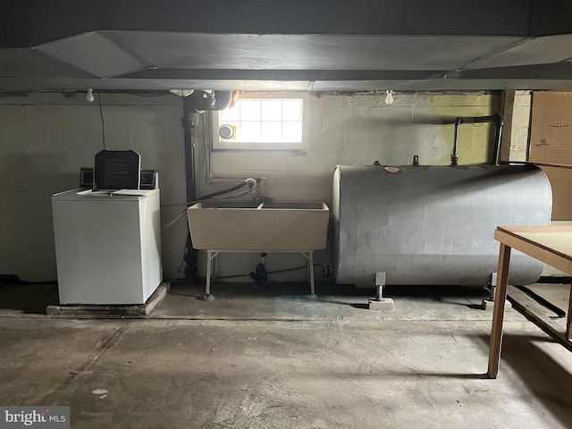 2100 Lincoln Ave, Wilmington, DE 19809 - below grade area featuring oil tank and washer / clothes dryer