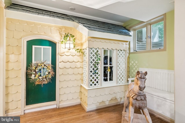 3201/2 Mansion Dr, Alexandria, VA 22302 - detailed view of wood finished floors and wainscoting