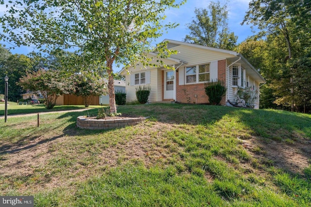 2893 Chalet Ct, Woodbridge, VA 22192 - bungalow featuring brick siding and a front lawn