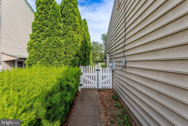 1018 Hilltop Rd, Warminster, PA 18974 - view of yard featuring a gate