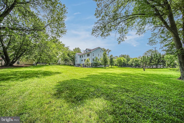 9908 Blake Ln, Oakton, VA 22124 - view of grassy yard