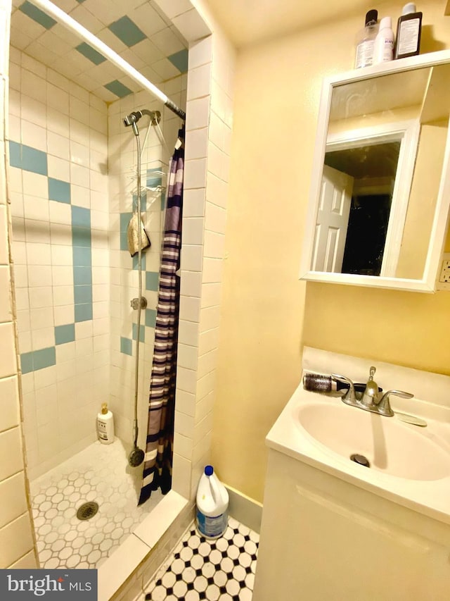 1064 W W Side Dr Unit 25-F, Gaithersburg, MD 20878 - bathroom with a stall shower and vanity