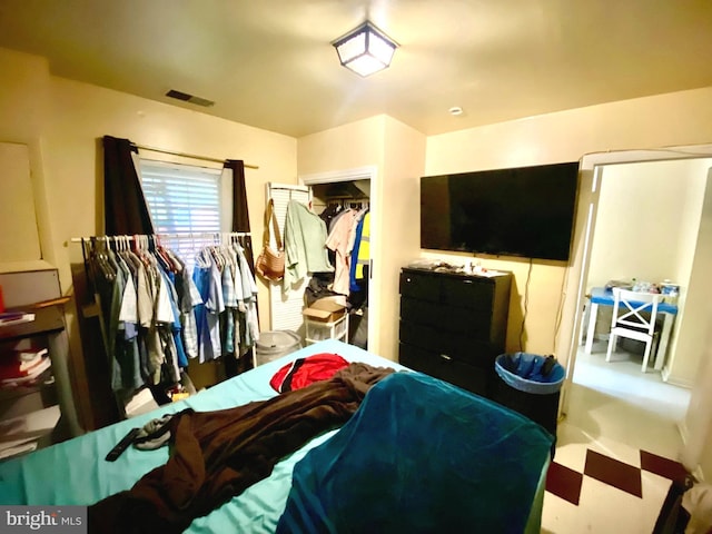 1064 W W Side Dr Unit 25-F, Gaithersburg, MD 20878 - bedroom featuring a walk in closet