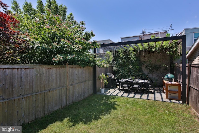 1318 E Eyre St, Philadelphia, PA 19125 - fenced backyard with a patio
