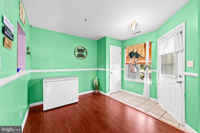 1401 Kenny, Burlington, NJ 08016 - entryway with wood finished floors and baseboards