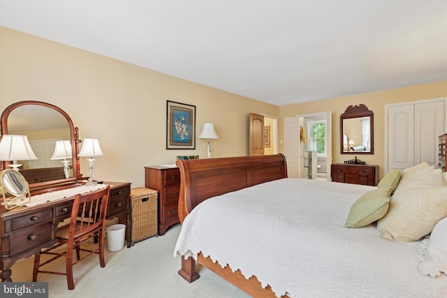 207 Saddle Dr, Furlong, PA 18925 - carpeted bedroom featuring a closet, ensuite bathroom, and a desk