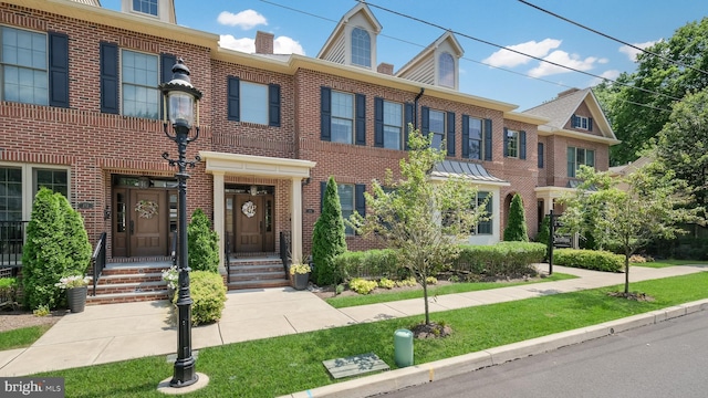 274 W Ashland St, Doylestown, PA 18901 - view of front of home with brick siding and a front lawn