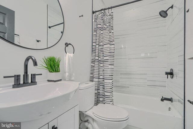 3522 Ellerslie Ave, Baltimore, MD 21218 - full bath featuring shower / bath combination with curtain and vanity