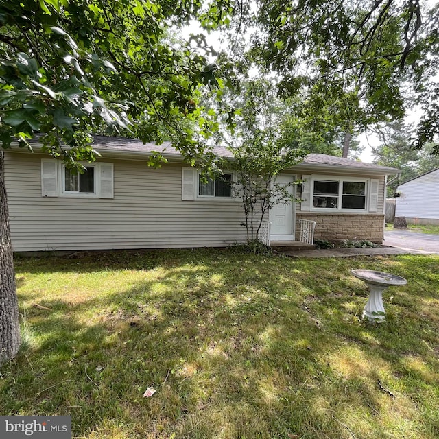 14 Akwaala Trl, Browns Mills, NJ 08015 - ranch-style house featuring a front lawn