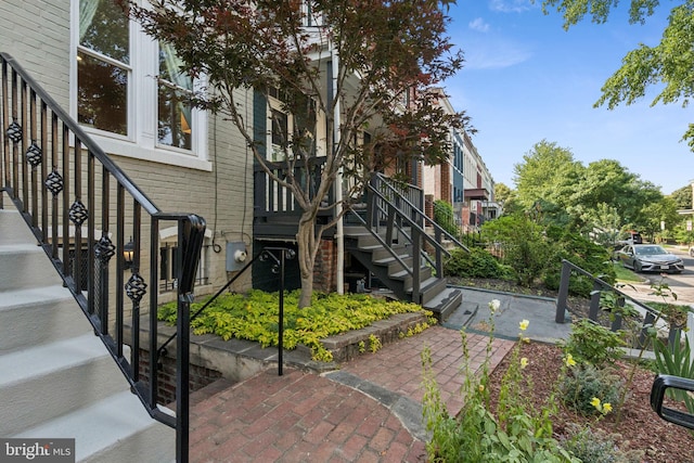 425 16th St SE, Washington, DC 20003 - exterior space featuring stairs