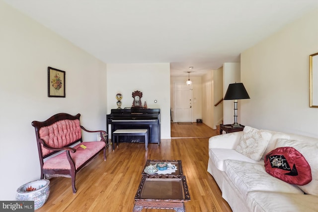 1606 Peacock Ln, Silver Spring, MD 20904 - living room featuring wood finished floors