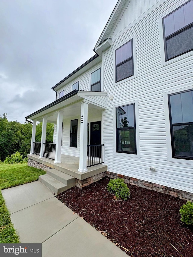 22 Clydesdale Rd, Fredericksburg, VA 22405 - view of front facade featuring covered porch