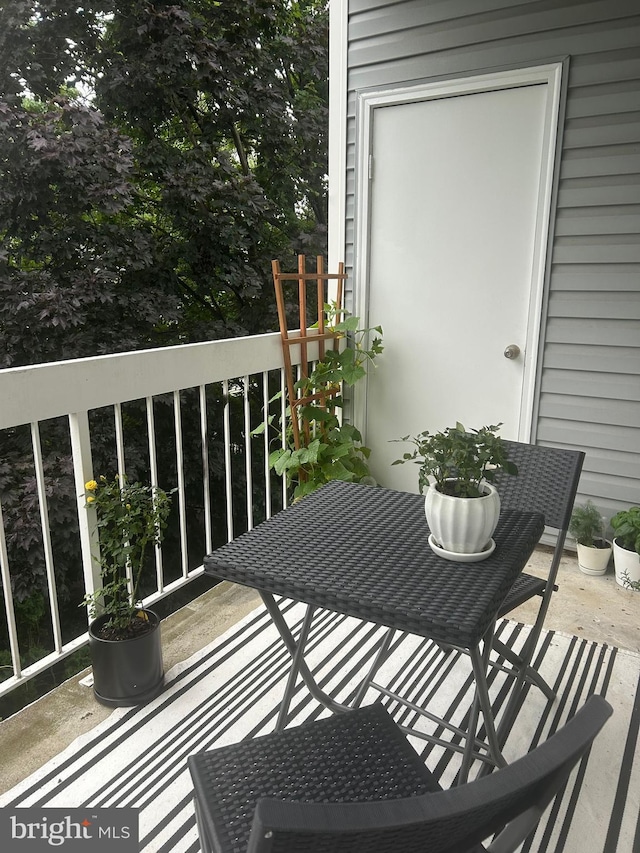 3176 Summit Square Dr Unit 4-D7, Oakton, VA 22124 - view of balcony