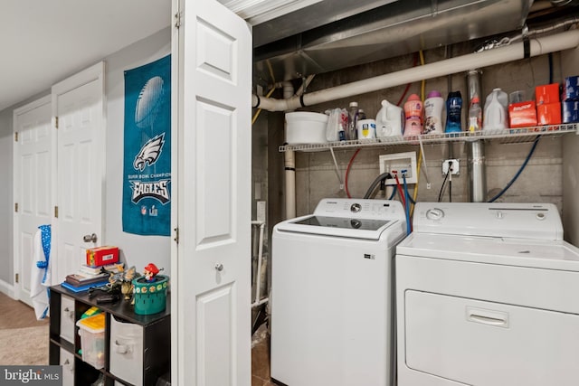 31 Hoag Ln, Aston, PA 19014 - laundry area featuring independent washer and dryer
