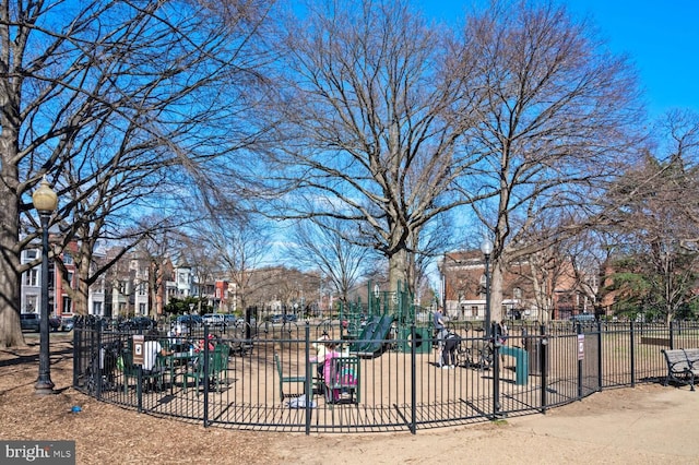 1539 K St SE, Washington, DC 20003 - view of home's community