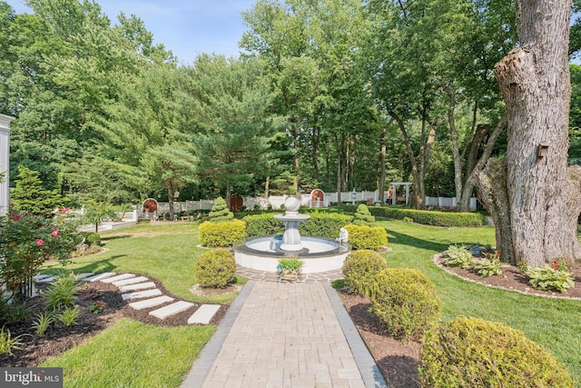 423 Seneca Rd, Great Falls, VA 22066 - view of community with a yard