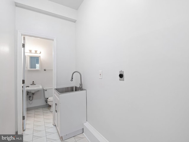 110 Wembley Rd, Wilmington, DE 19808 - washroom featuring a sink and baseboards