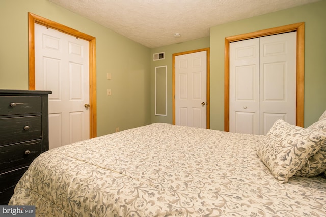 60 Barbaras Way, Mc Henry, MD 21541 - bedroom featuring a closet and a textured ceiling