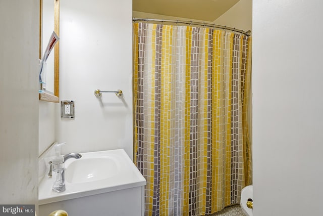 8615 Acorn Cir, Vienna, VA 22180 - full bath featuring vanity and a shower with curtain