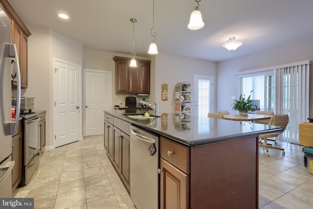 36 Elm Ct, Lancaster, PA 17603 - kitchen featuring appliances with stainless steel finishes, a kitchen island with sink, recessed lighting, and decorative light fixtures