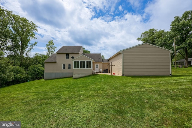 36 Elm Ct, Lancaster, PA 17603 - back of property with a yard