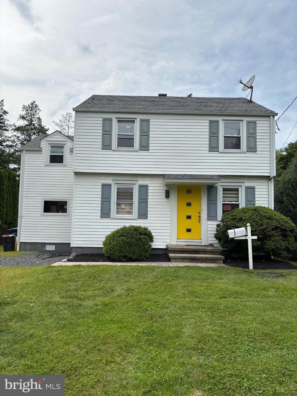 5 Willow Rd, Lawrence Township, NJ 08648 - view of front of home featuring a front lawn