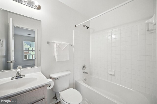 6949 Banchory Ct, Alexandria, VA 22315 - full bath featuring vanity and  shower combination