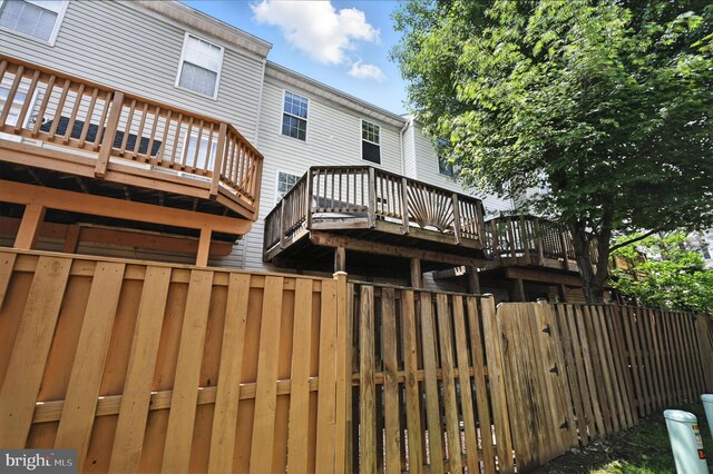 6949 Banchory Ct, Alexandria, VA 22315 - rear view of house featuring a wooden deck