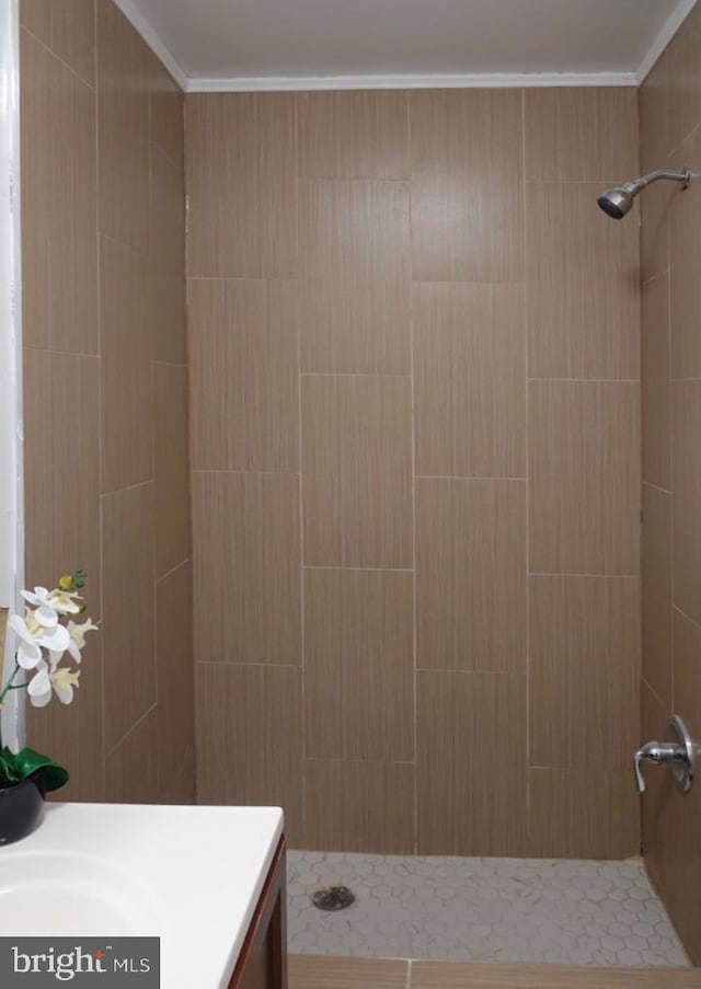 3124 N Carlisle St, Philadelphia, PA 19132 - bathroom with a tile shower, vanity, and ornamental molding