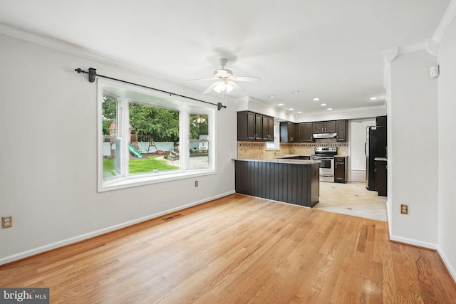 4009 Gypsum Hill Rd, Haymarket, VA 20169 - kitchen with electric range, freestanding refrigerator, a ceiling fan, ornamental molding, and a peninsula