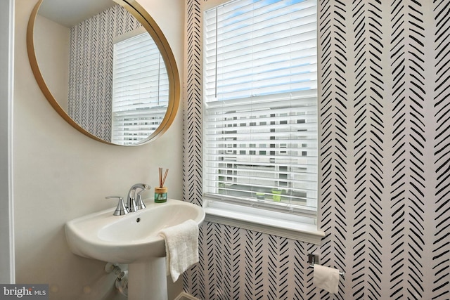 18286 Summit Pointe Dr, Triangle, VA 22172 - bathroom with a sink