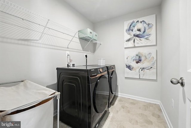 18286 Summit Pointe Dr, Triangle, VA 22172 - laundry room featuring washer and clothes dryer and baseboards