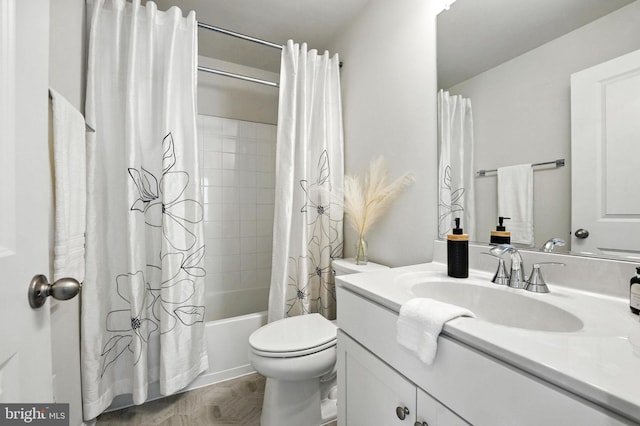 18286 Summit Pointe Dr, Triangle, VA 22172 - bathroom featuring vanity and shower / tub combo