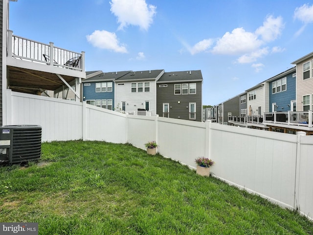 18286 Summit Pointe Dr, Triangle, VA 22172 - fenced backyard with a residential view