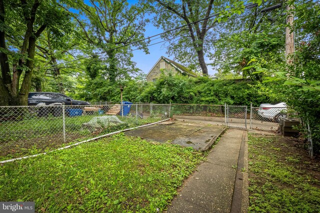 838 Benninghaus Rd, Baltimore, MD 21212 - view of yard with a gate