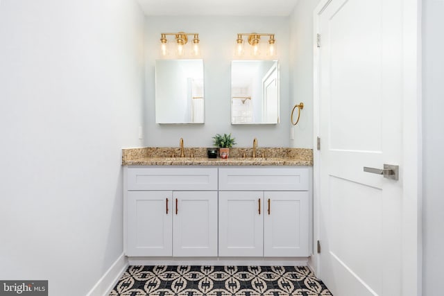 1229 S Bucknell St, Philadelphia, PA 19146 - full bath featuring double vanity and baseboards