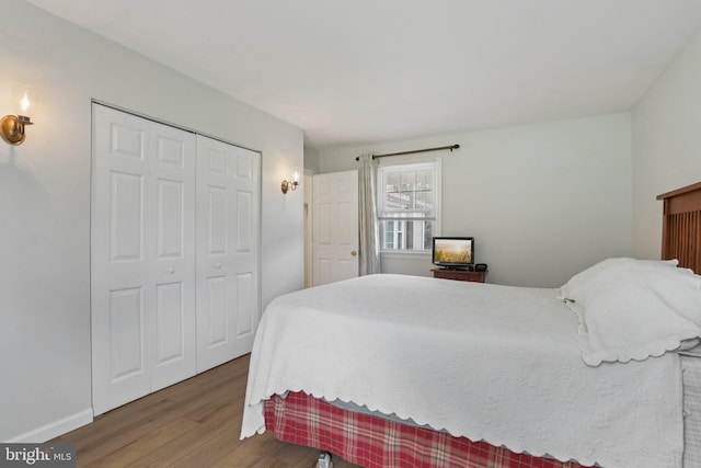 611 Hillcrest Dr, Perkasie, PA 18944 - bedroom featuring wood finished floors and a closet