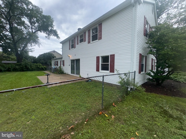 2713 Federal Ln, Bowie, MD 20715 - rear view of house with a patio