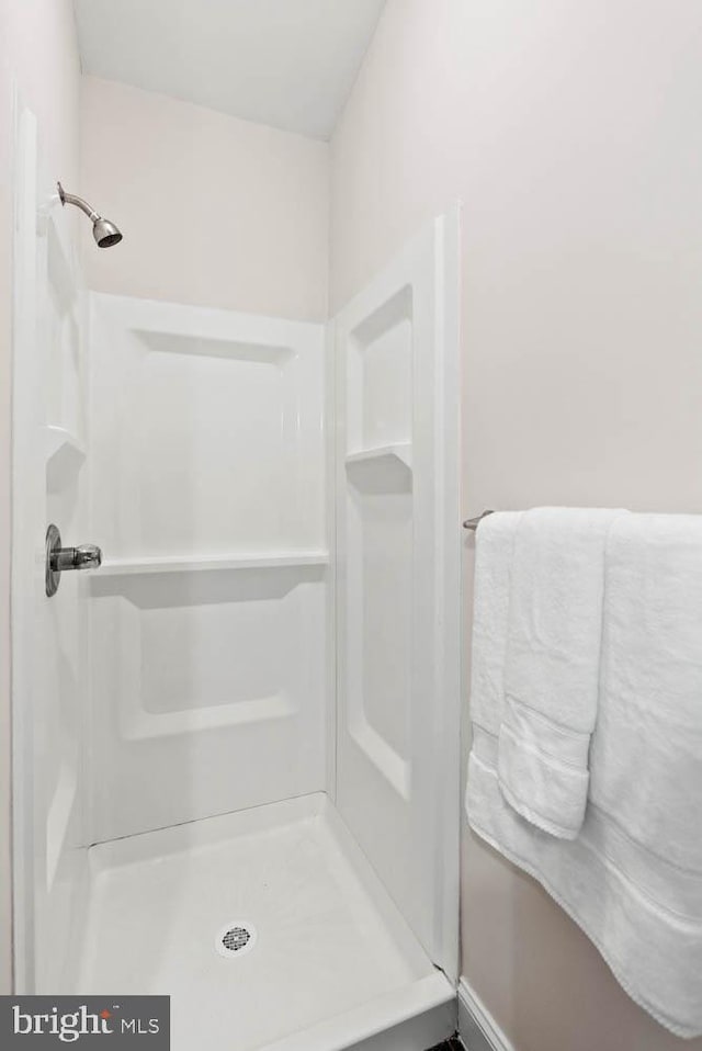 745 Gresham Pl NW, Washington, DC 20001 - bathroom with a shower stall