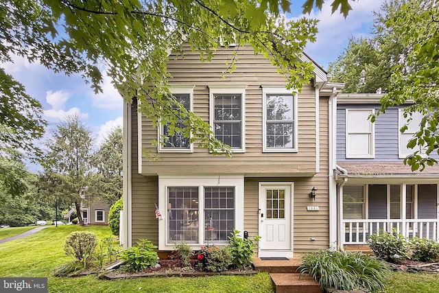1581 Poplar Grove Dr, Reston, VA 20194 - view of front of home featuring a front yard and covered porch