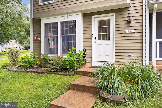 1581 Poplar Grove Dr, Reston, VA 20194 - entrance to property with a lawn