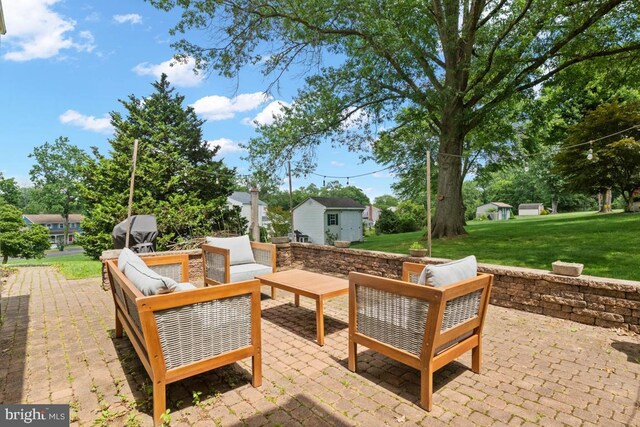 11 Creek Rd, Southampton, PA 18966 - view of patio featuring an outdoor hangout area