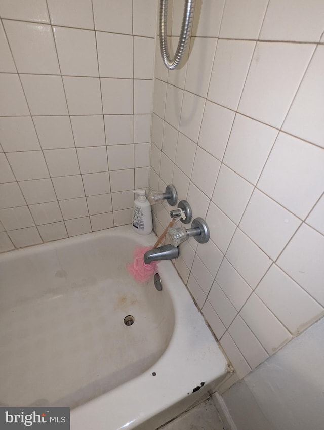311 Calhoun St, Baltimore, MD 21223 - full bathroom featuring washtub / shower combination