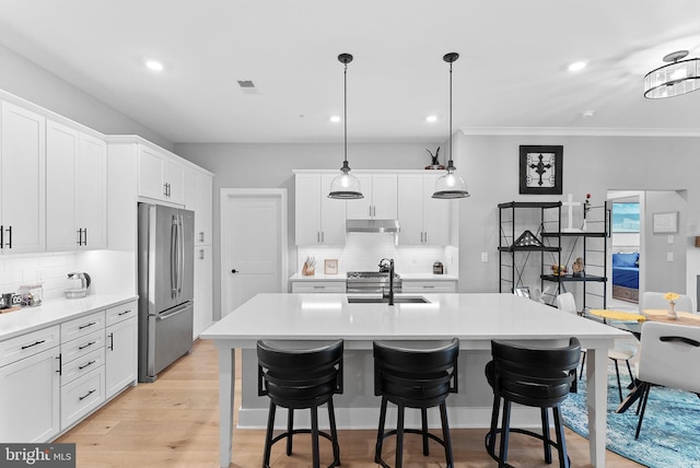 44691 Wellfleet Dr Unit 306, Ashburn, VA 20147 - kitchen featuring freestanding refrigerator, under cabinet range hood, backsplash, light countertops, and recessed lighting