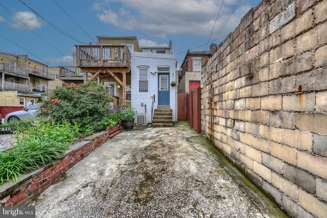 12 S Castle St, Baltimore, MD 21231 - back of house with entry steps