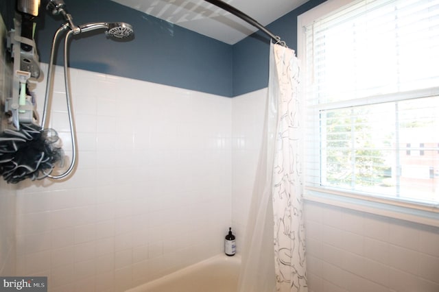 243 Pinehurst Rd, Wilmington, DE 19803 - bathroom with shower / tub combo with curtain