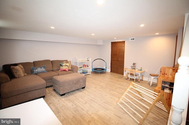243 Pinehurst Rd, Wilmington, DE 19803 - living area with light wood finished floors and recessed lighting