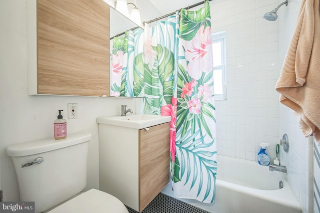 304 S Veitch St, Arlington, VA 22204 - full bath with vanity and shower / bathtub combination with curtain