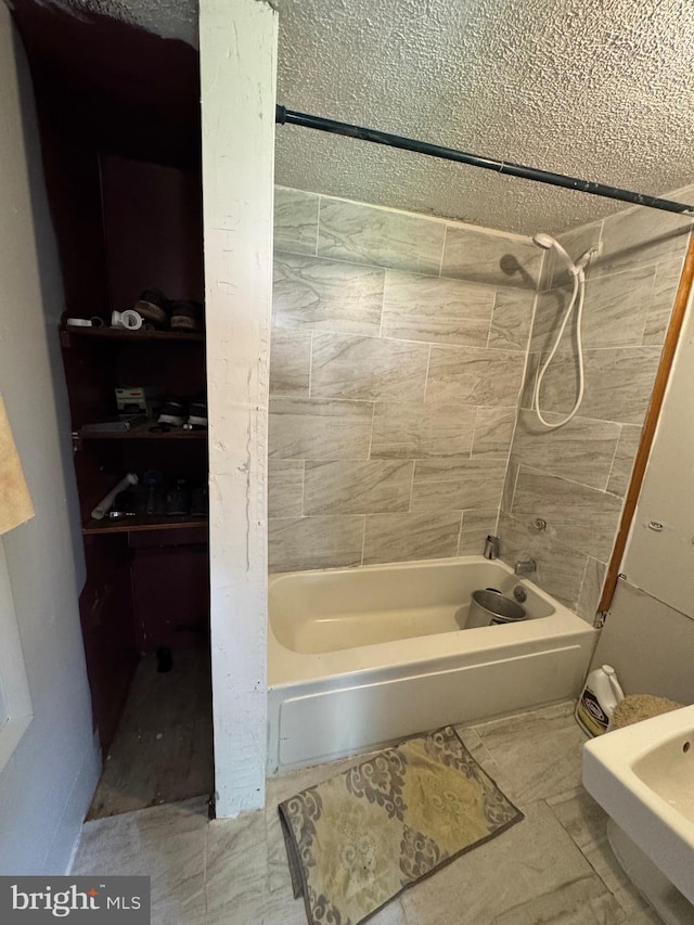 226 E Snyder Ave, Lansford, PA 18232 - full bath with shower / bathtub combination