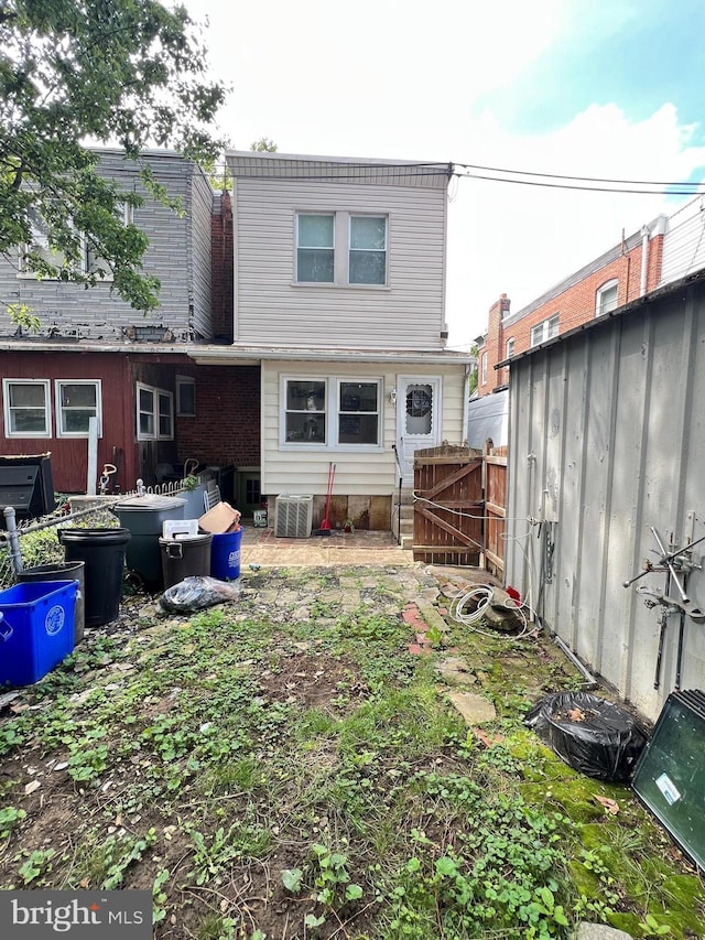 7033 Gillespie St, Philadelphia, PA 19135 - rear view of property with a gate